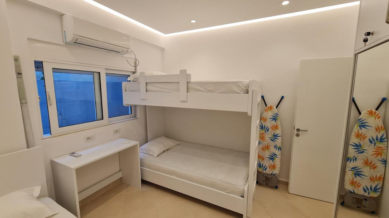 Sea And City View Apartment Sarandë Esterno foto