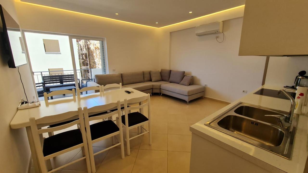 Sea And City View Apartment Sarandë Esterno foto